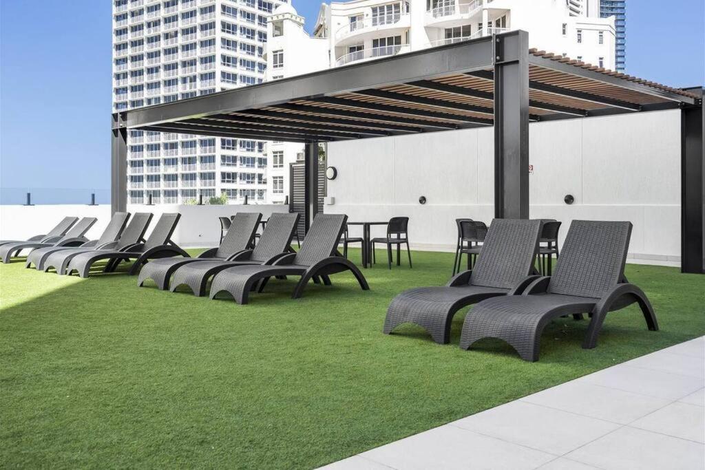 Close To Everything! Beautiful Hotel Studio'S, Sleeps 4 Gold Coast Bagian luar foto