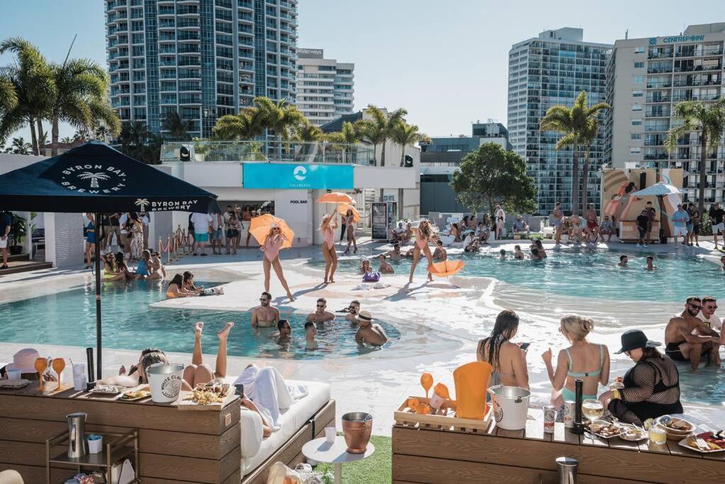 Close To Everything! Beautiful Hotel Studio'S, Sleeps 4 Gold Coast Bagian luar foto