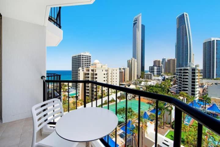 Close To Everything! Beautiful Hotel Studio'S, Sleeps 4 Gold Coast Bagian luar foto
