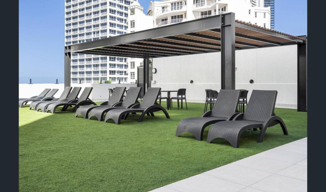 Close To Everything! Beautiful Hotel Studio'S, Sleeps 4 Gold Coast Bagian luar foto