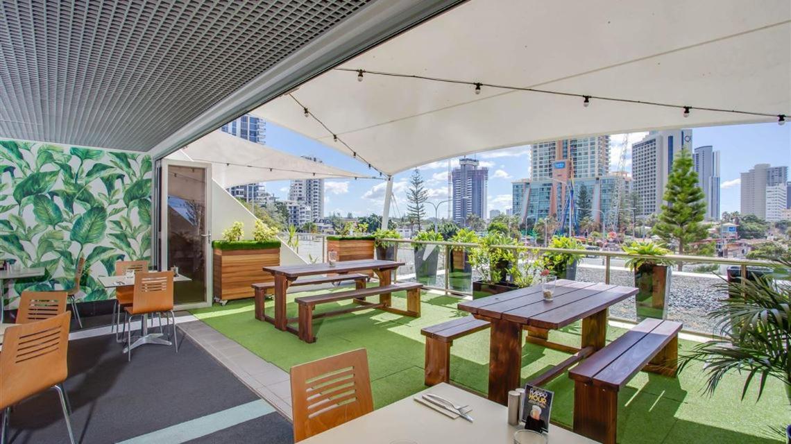 Close To Everything! Beautiful Hotel Studio'S, Sleeps 4 Gold Coast Bagian luar foto
